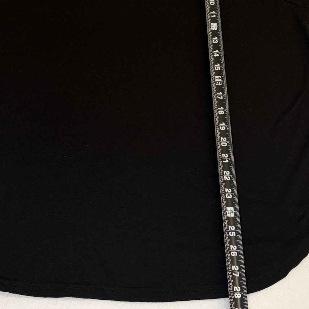 Women Black V-Neck Short Sleeve T-Shirt Curved Hem Plus Size 1X - Picture 4 of 4